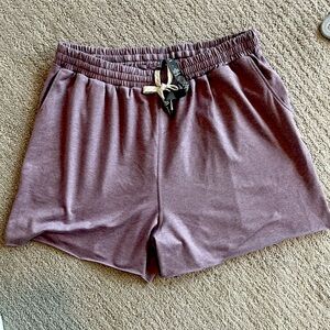 Vuori Boyfriend DreamKnit Women’s Short, size Large, Purple